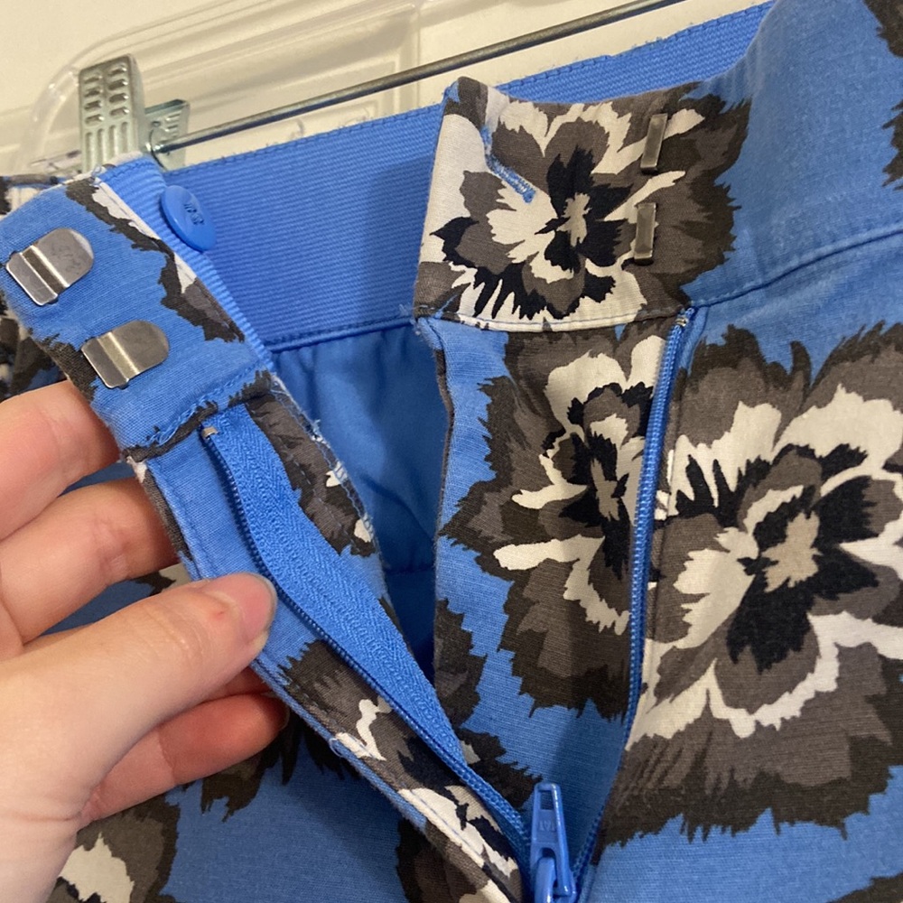 Lane Bryant Blue Floral Capris - Picture 4 of 8